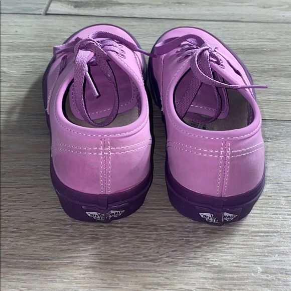 VANS - Picture 2 of 4